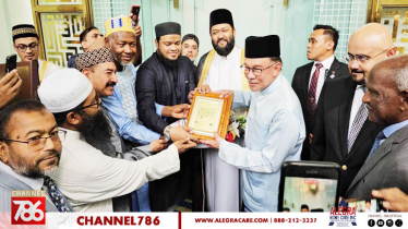 আইটিভির পক্ষ থেকে মালয়েশিয়ার প্রধানমন্ত্রীকে অ্যাওয়ার্ড প্রদান