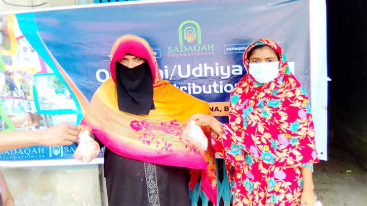 বরগুনার পাথরঘাটায় সুবিধাবঞ্চিতদের মাঝে সাদাকাহর গোশত বিতরণ বরগুনার পাথরঘাটায় সুবিধাবঞ্চিতদের মাঝে সাদাকাহর গোশত বিতরণ