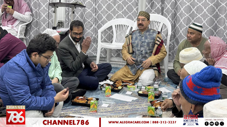 মসজিদ নামিরার ইফতারে শেখর কৃষ্ণান ও আবু জাফর মাহমুদ মসজিদ নামিরার ইফতারে শেখর কৃষ্ণান ও আবু জাফর মাহমুদ