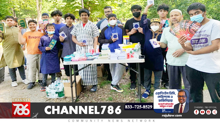 জ্যাকসন হাইটসে মুনার উদ্যোগে দাওয়াতি সামগ্রী বিতরণ জ্যাকসন হাইটসে মুনার উদ্যোগে দাওয়াতি সামগ্রী বিতরণ